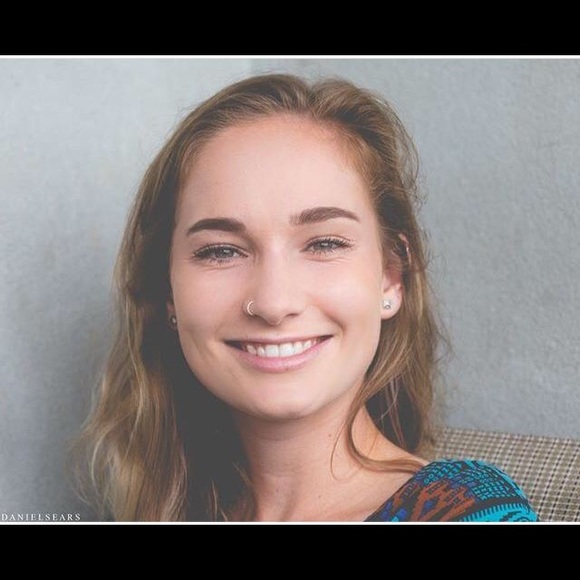 Meet your Posher, Salena - Picture 1 of 1